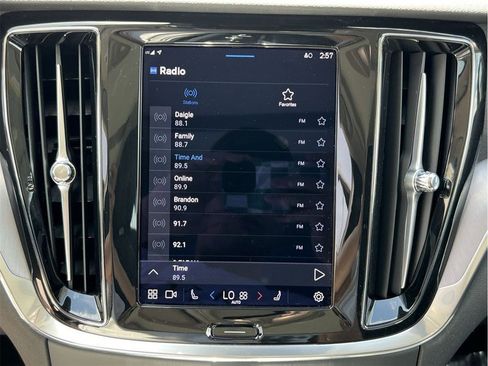 Used 2024 Volvo S60 B5 Core image 37