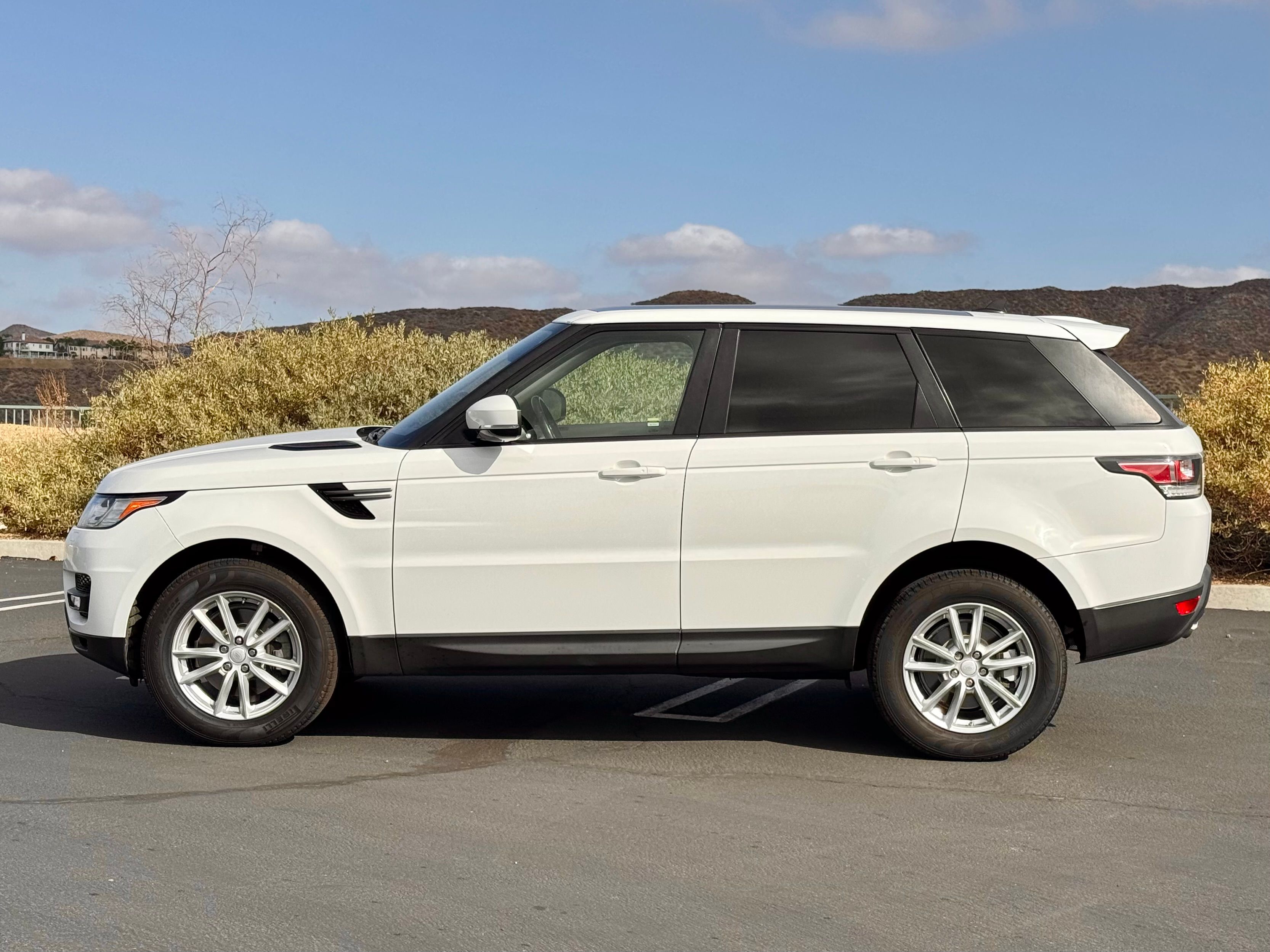 Used 2016 Land Rover Range Rover Sport SE AWD/4WD image 7