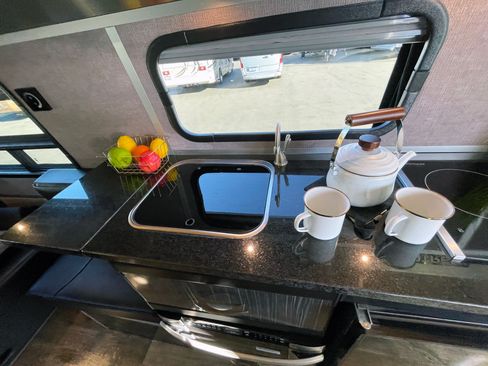 Used 2014 Mercedes-Benz Sprinter 4500 image 21