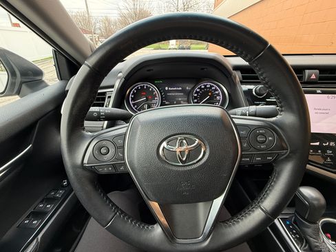 Used 2018 Toyota Camry XLE image 13