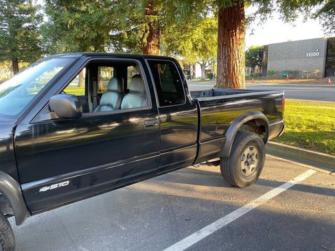 Used 2003 Chevrolet S10 Pickup LS image 4