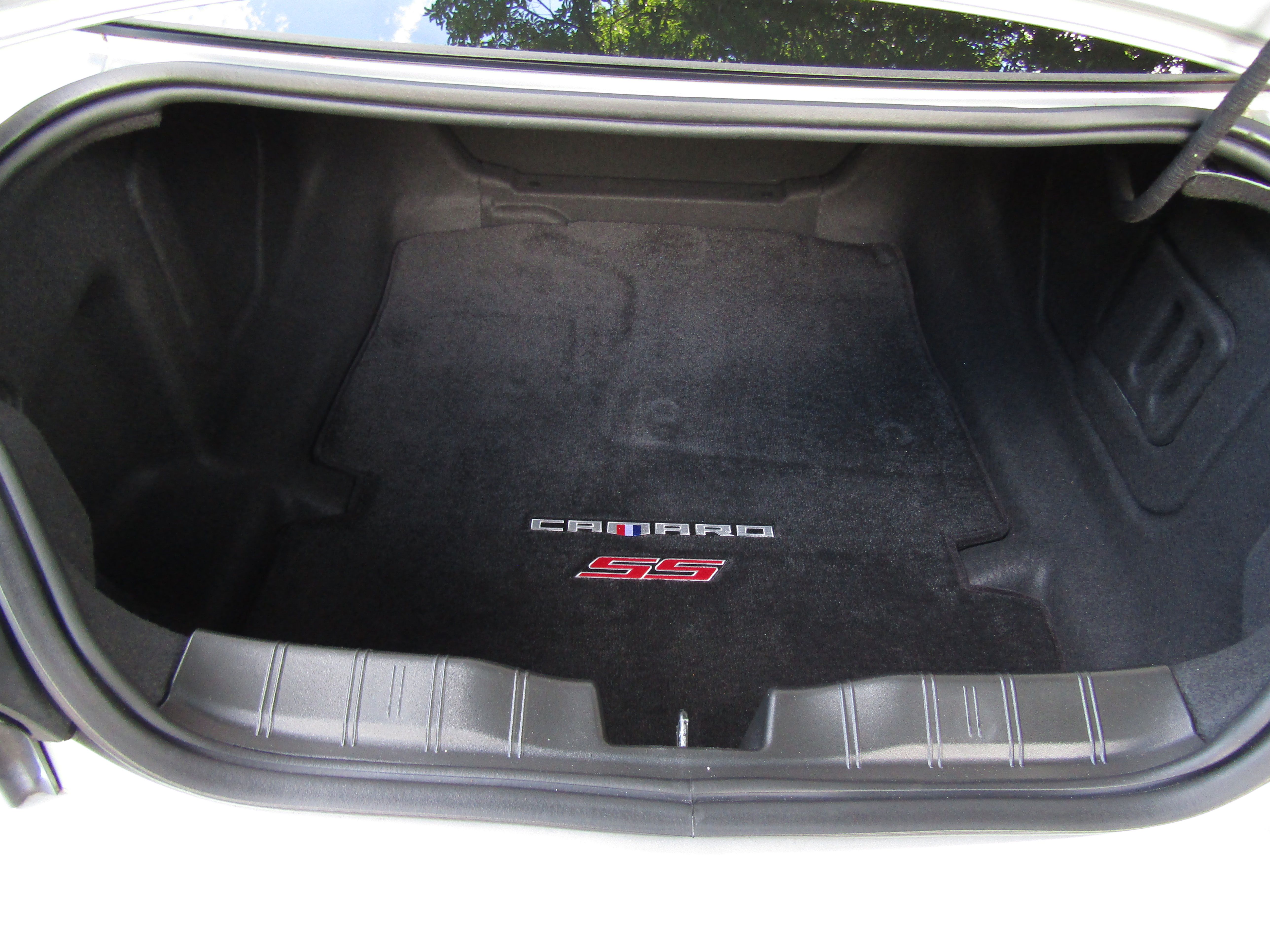 Used 2018 Chevrolet Camaro SS Coupe w/ 2SS RWD image 11
