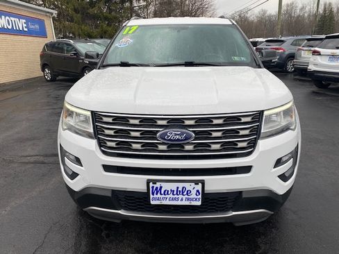 Used 2017 Ford Explorer 4WD XLT image 3