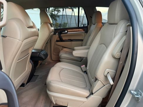 Used 2011 Buick Enclave CXL image 13