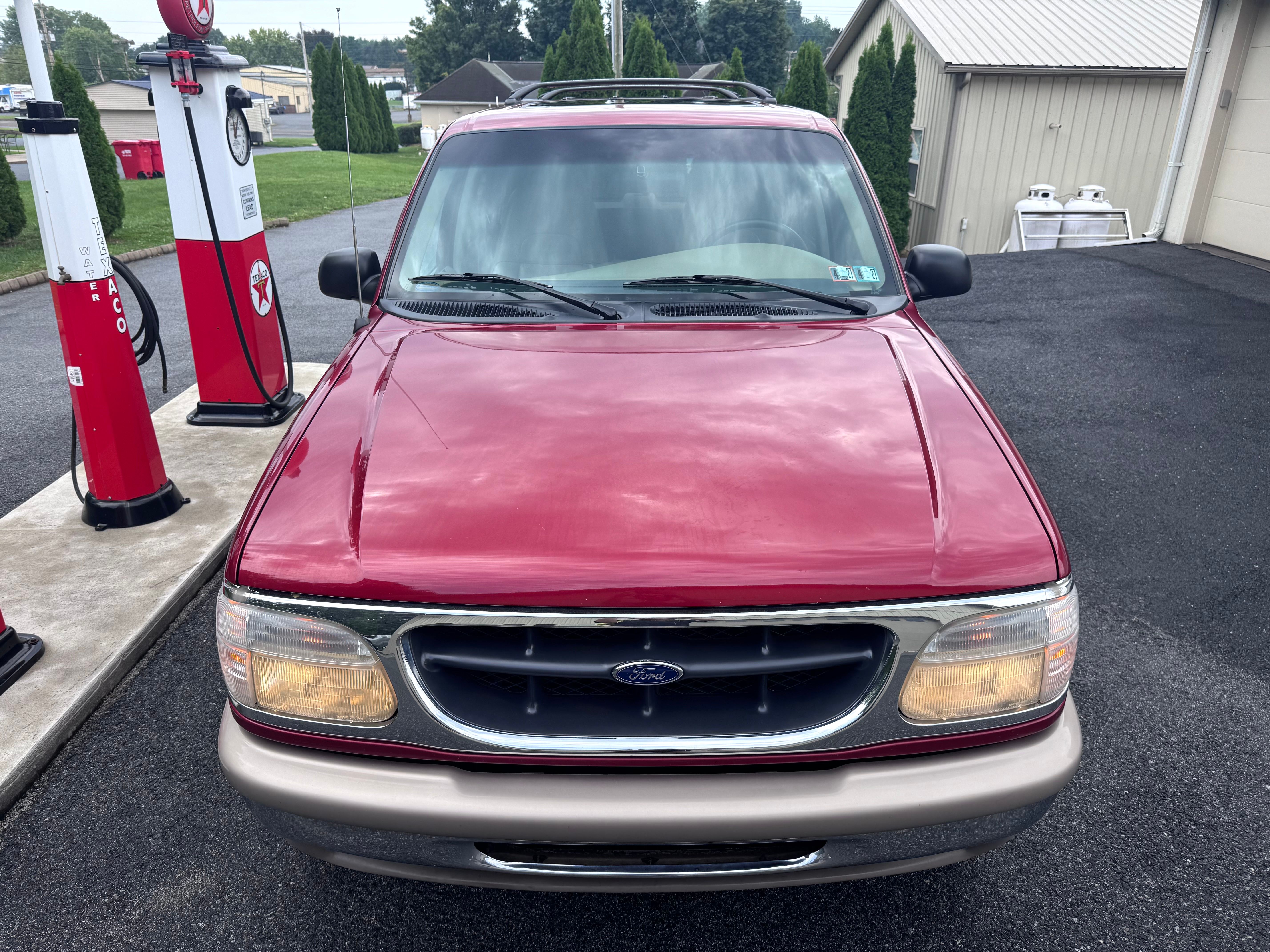 Used 1998 Ford Explorer 4WD Eddie Bauer image 2