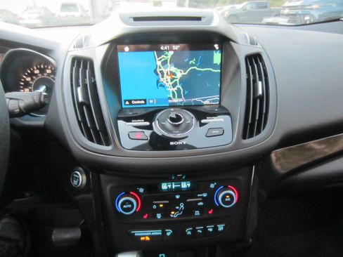 Used 2018 Ford Escape Titanium image 10