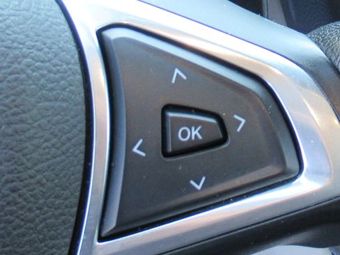 Used 2017 Ford Fusion SE image 19