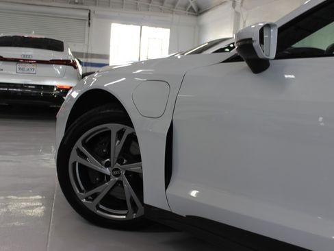 Used 2023 Audi e-tron GT Premium Plus image 15