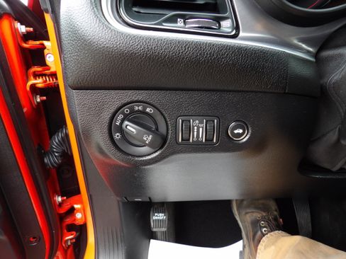 Used 2021 Dodge Challenger SXT image 8