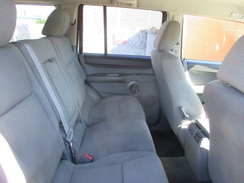 Used 2006 Jeep Commander Sport image 13