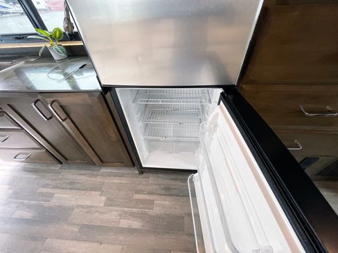 Used 2020 Mercedes-Benz Sprinter 4500 image 21