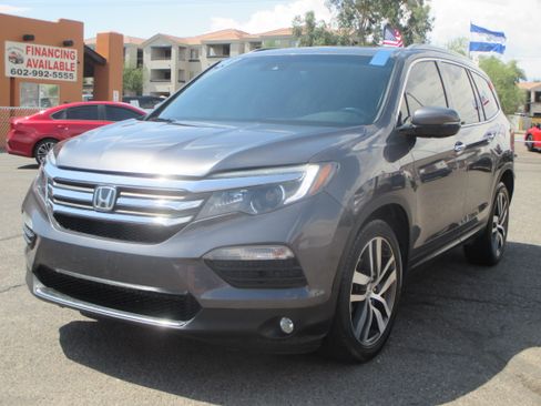 Used 2017 Honda Pilot AWD Touring image 4