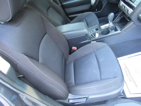 Used 2017 Subaru Legacy 2.5i Premium AWD/4WD image 19