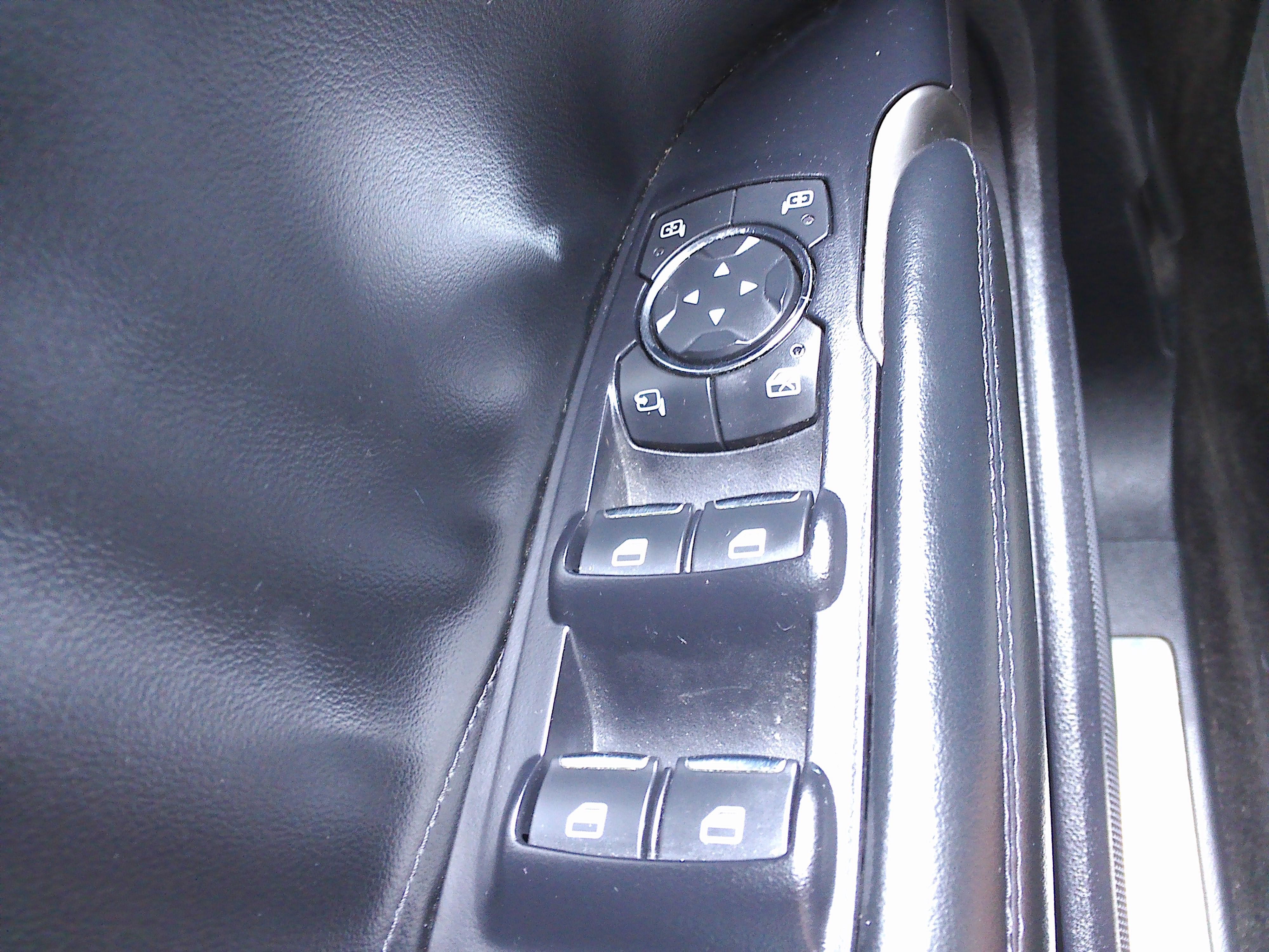 Used 2015 Lincoln MKC FWD image 26