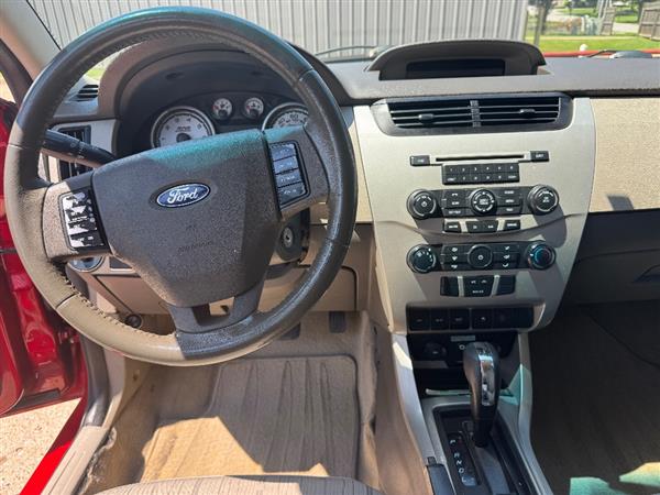 Used 2011 Ford Focus SE Sedan FWD image 7