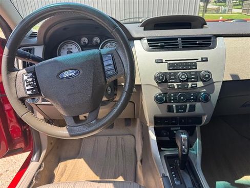 Used 2011 Ford Focus SE Sedan FWD image 7