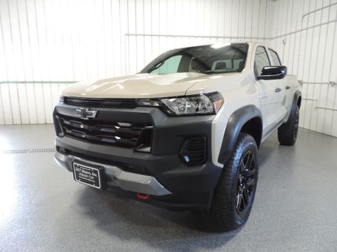 Used 2023 Chevrolet Colorado Trail Boss image 5