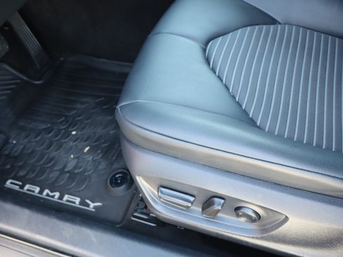 Used 2020 Toyota Camry SE image 17