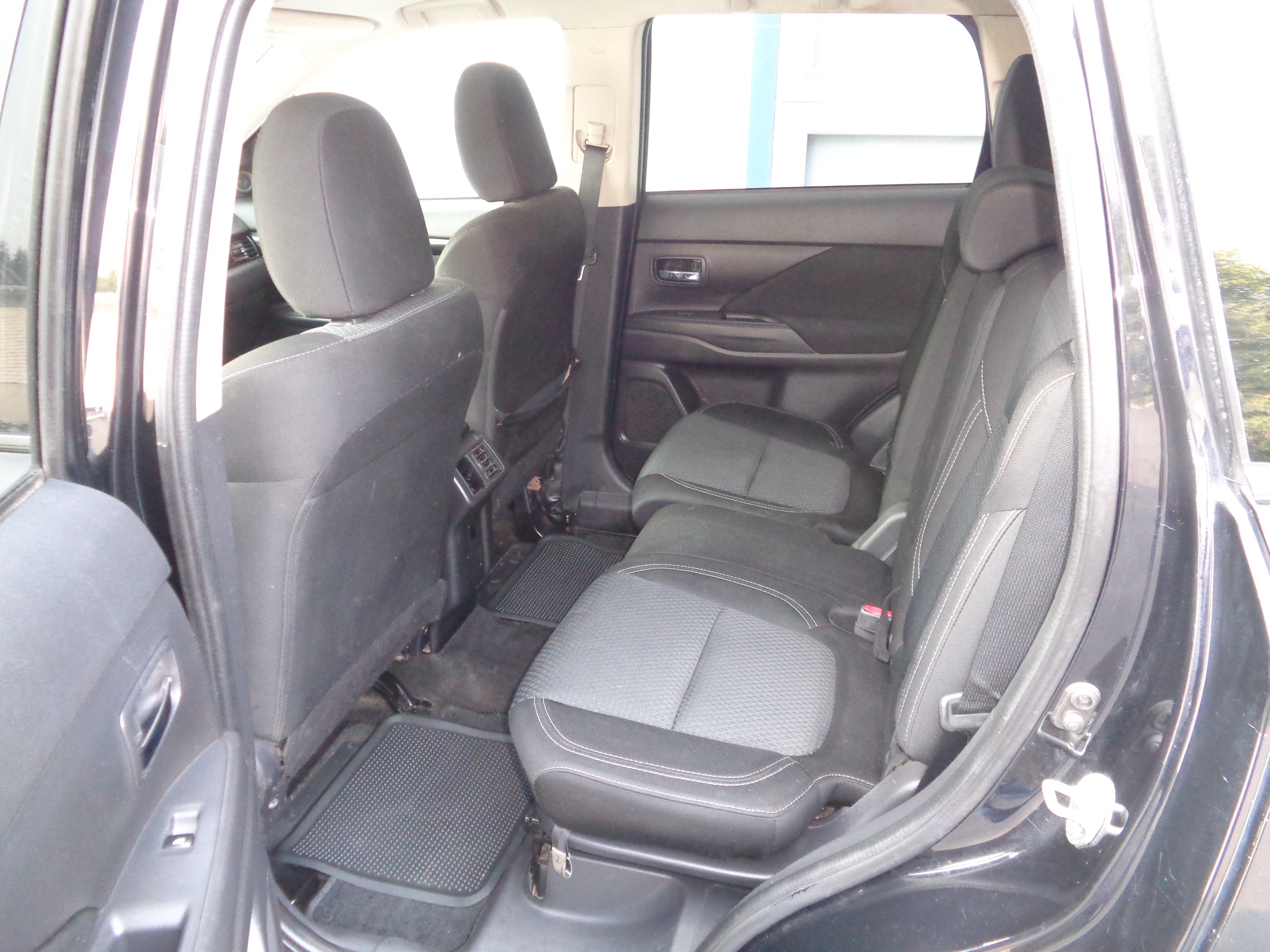 Used 2020 Mitsubishi Outlander AWD image 5