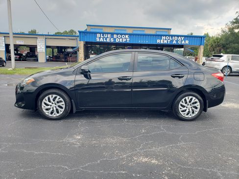 Used 2017 Toyota Corolla LE image 3