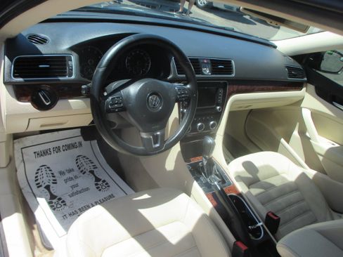 Used 2013 Volkswagen Passat 2.5 SEL FWD image 8