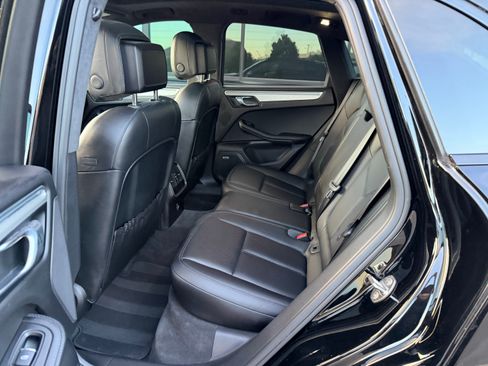 Used 2017 Porsche Macan Turbo AWD/4WD image 17