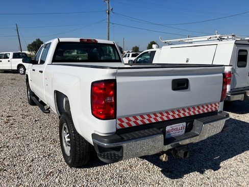 Used 2017 Chevrolet Silverado 2500 image 2