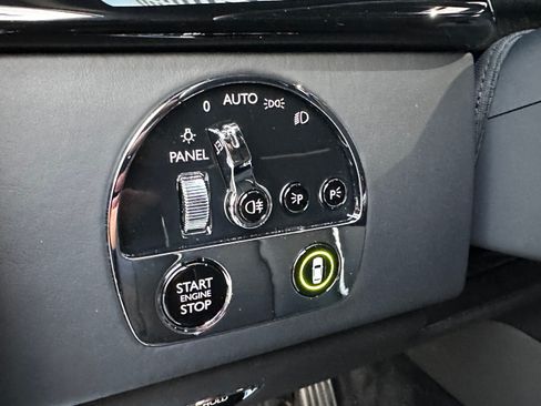 Used 2021 Rolls-Royce Phantom image 13