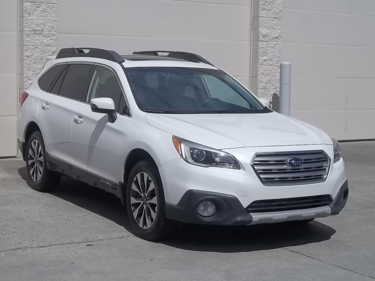 Used 2015 Subaru Outback 3.6R Limited AWD/4WD image 3