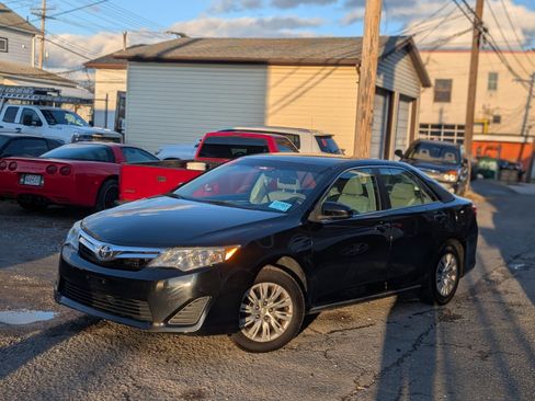 Used 2013 Toyota Camry LE image 7
