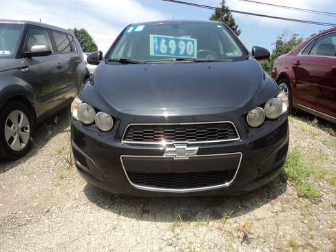 Used 2015 Chevrolet Sonic LT image 2
