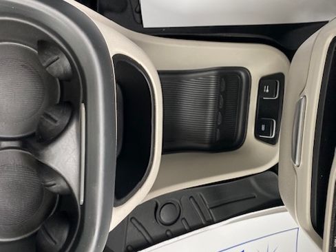 Used 2018 Chrysler Pacifica Limited image 26