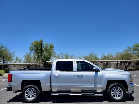 Used 2017 Chevrolet Silverado 1500 LT image 2
