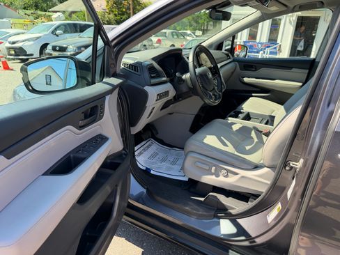 Used 2019 Honda Odyssey EX-L w/ RES & Navigation image 2