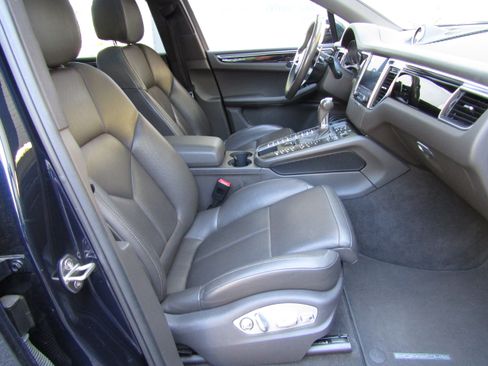 Used 2018 Porsche Macan Sport Edition AWD/4WD image 13