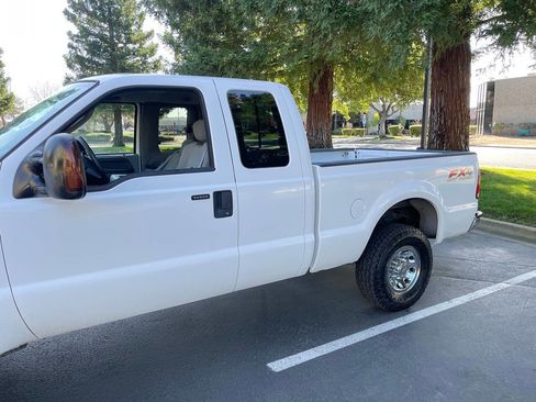Used 2004 Ford F250 Lariat image 5