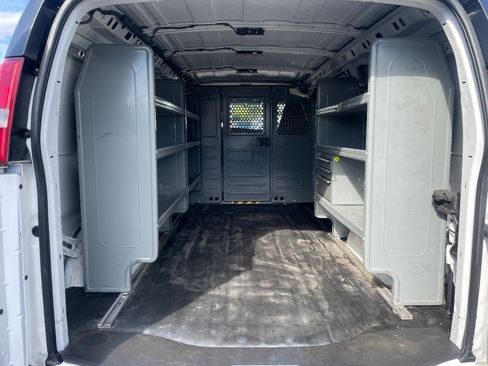 Used 2017 GMC Savana 2500 image 7