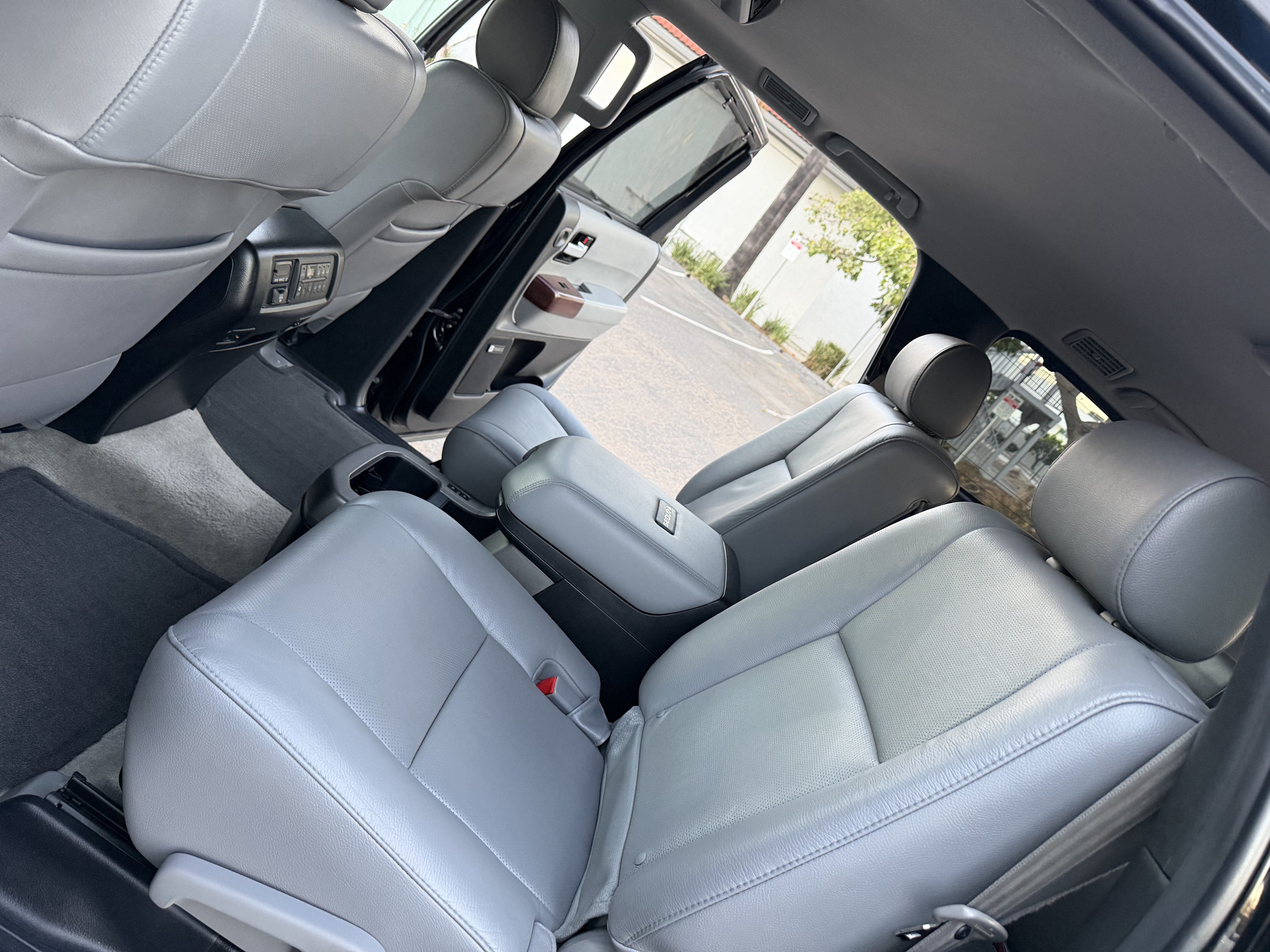 Used 2011 Toyota Sequoia Platinum AWD/4WD image 25