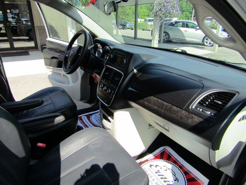 Used 2014 Dodge Grand Caravan American Value Package FWD image 22