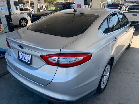 Used 2014 Ford Fusion S image 2