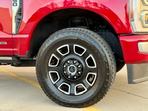 Used 2024 Ford F350 Platinum image 3