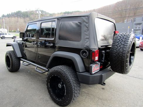 Used 2018 Jeep Wrangler Unlimited Sport image 5