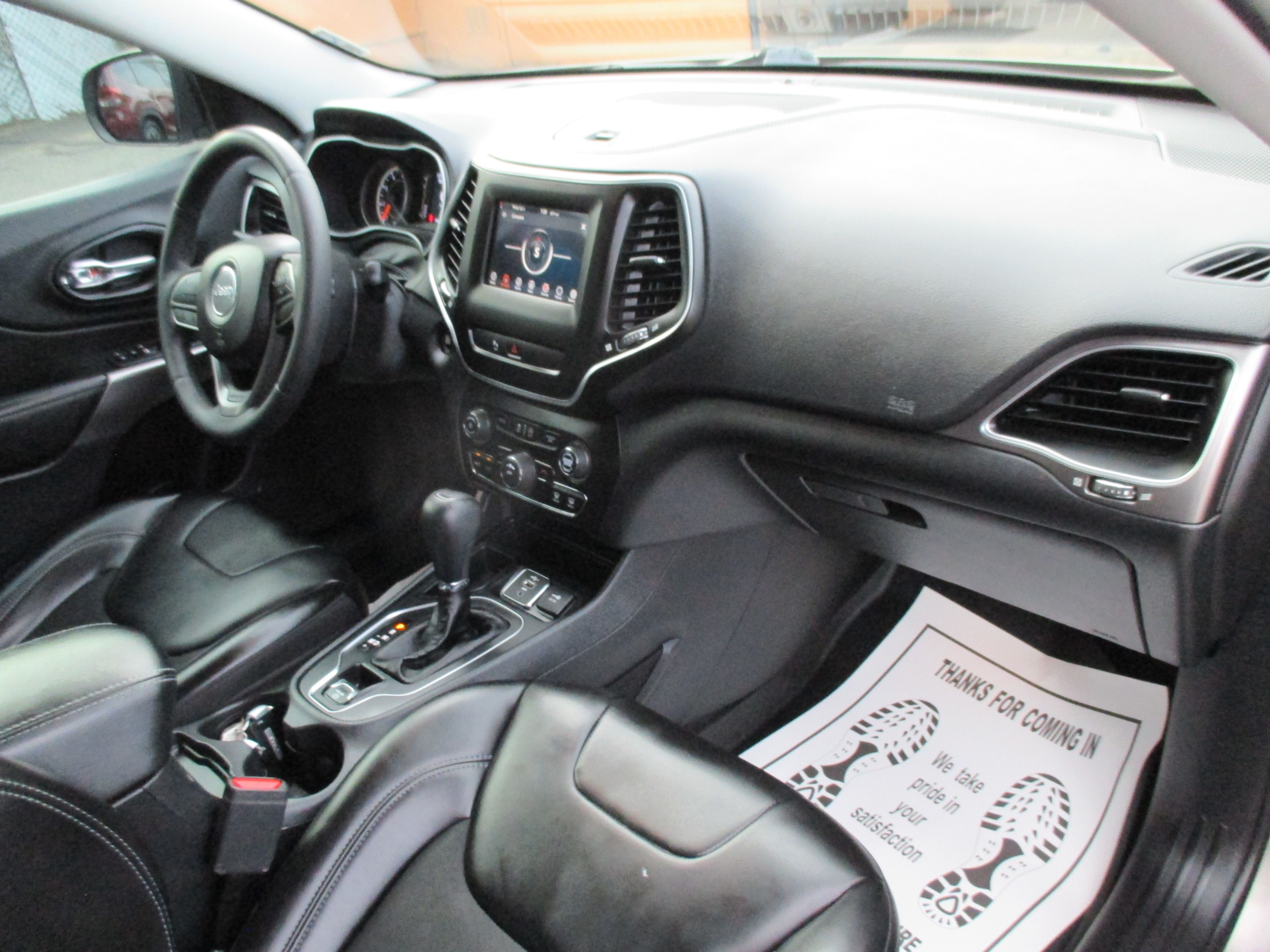 Used 2020 Jeep Cherokee Latitude Plus Sport Utility 4D FWD image 4