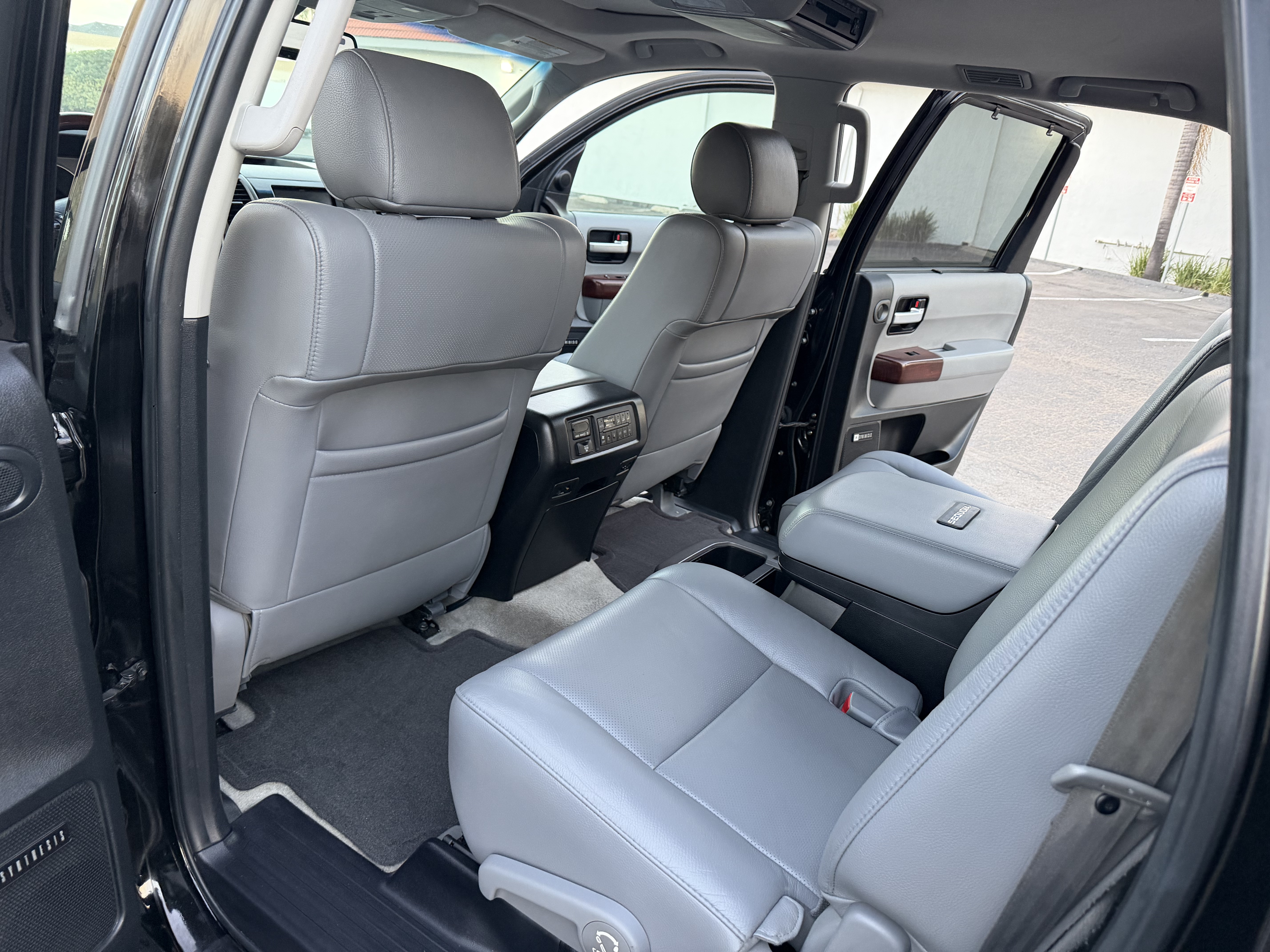 Used 2011 Toyota Sequoia Platinum AWD/4WD image 24