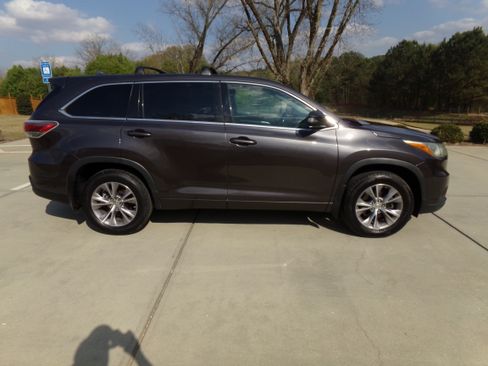 Used 2015 Toyota Highlander LE Plus image 6