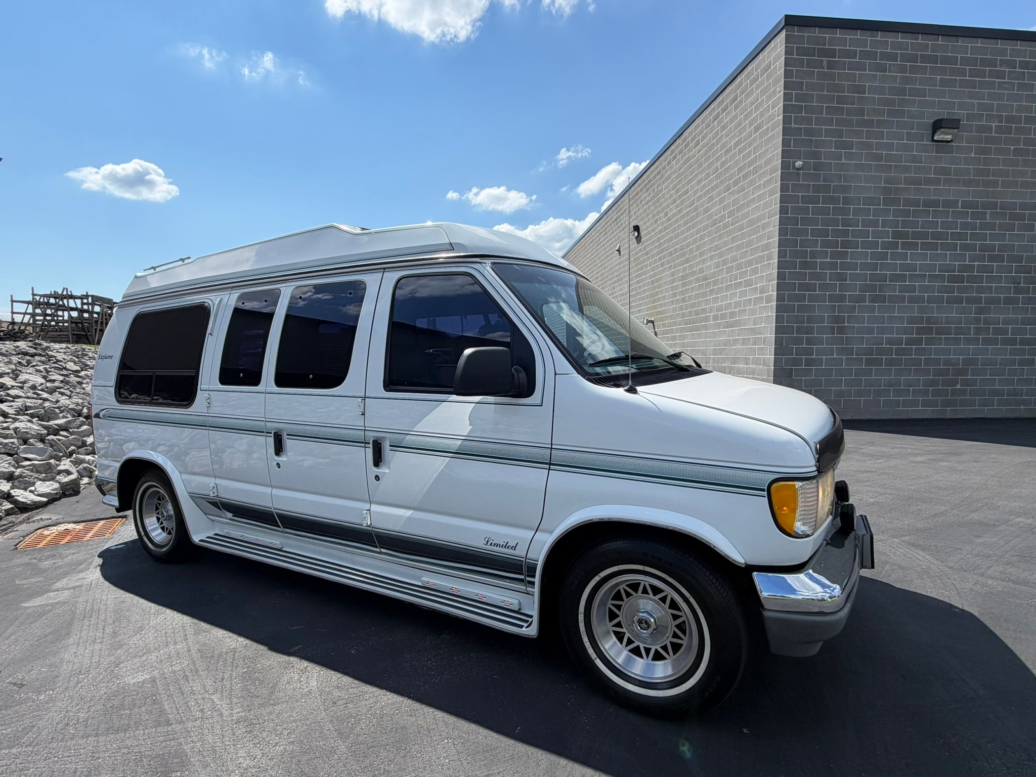 Used 1994 Ford E-150 and Econoline 150 Custom RWD image 16