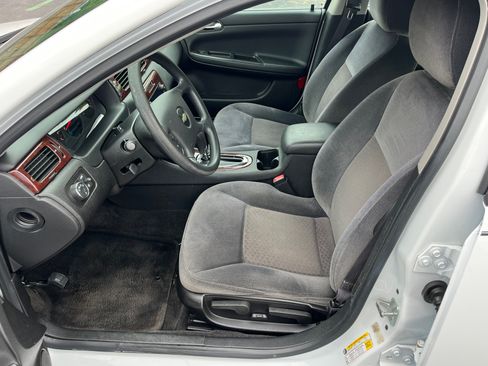 Used 2010 Chevrolet Impala LS FWD image 7