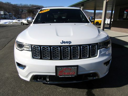 Used 2017 Jeep Grand Cherokee Overland image 3