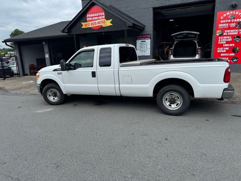 Used 2011 Ford F250 image 4