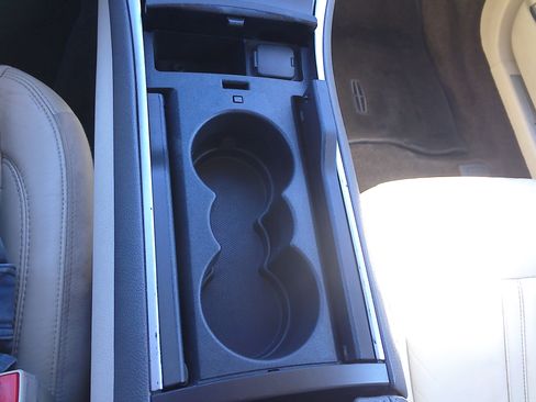 Used 2015 Lincoln MKZ image 20